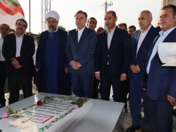 خانواده شهدا الگوی صبر و استواری در مقابل مشکلات هستند