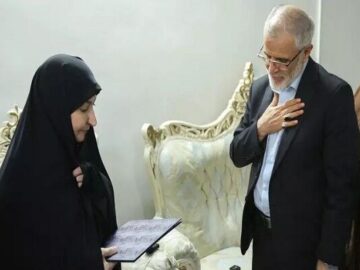 دیدار قائم‌مقام وزیر کشور با خانواده شهید ابوالحسن آل‌اسحاق
