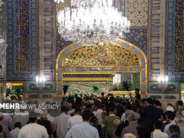 مرثیه خوانی شب شهادت امام حسن عسکری(ع) در حرم رضوی