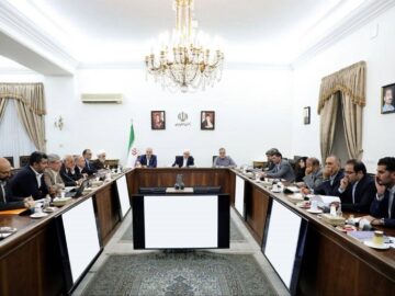 عارف: بازسازی منازل آسیب دیده تسریع شود؛ واحدهای تولیدی اولویت دارند