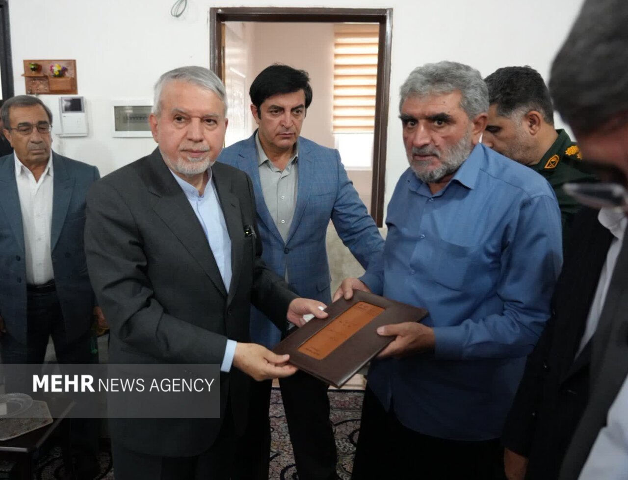 دیدار وزیر میراث‌فرهنگی با خانواده شهید ابوذر مرادی
