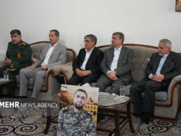 دیدار وزیر میراث‌فرهنگی با خانواده شهید ابوذر مرادی
