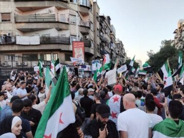 شعارهای ضدصهیونیستی مردم سوریه در حضور «جولانی»+فیلم