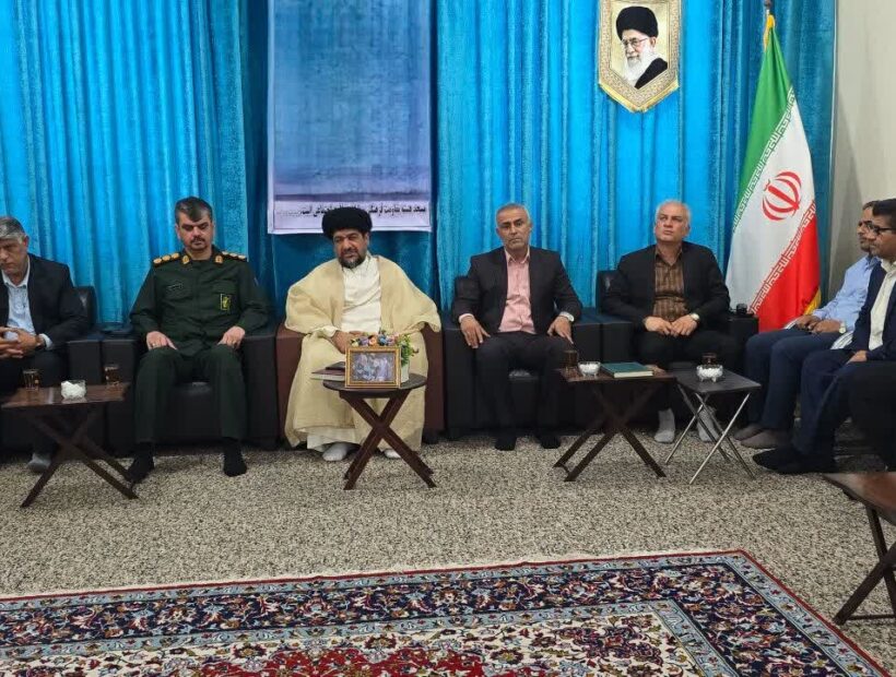 فرماندار و مسئولان گناوه با امام جمعه دیدار کردند