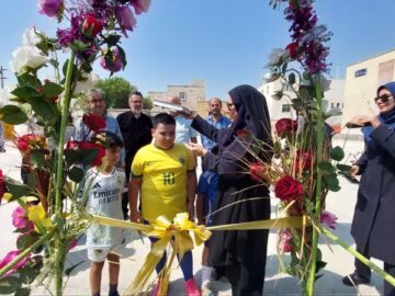 زمین چمن مصنوعی مدرسه شهدای خارگ افتتاح شد