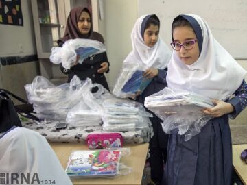 نظام آموزشی که فقط کتاب و جزوه دست دانش‌آموز می‌دهد!