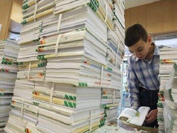 دانش آموزان برای تحویل کتاب درسی به مدارس مراجعه کنند