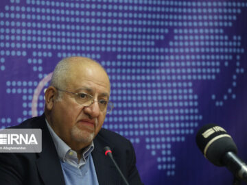 پشتیبانی و هشدار؛ دو پیام رهبری به سیاستمداران