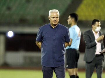 پیوس: جذب بازی‌ساز برای پرسپولیس از نان شب واجب‌تر است؛ علیپور تنهاست