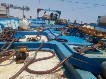 تداوم اقدامات قضایی درهرمزگان؛ کشف ۴۰۰ هزار لیتر سوخت قاچاق تا توقیف ۲شناور و ۹خودروی شوتی