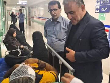 فرماندار قم از مصدومان سانحه مینی بوس حامل ورزشکاران عیادت کرد