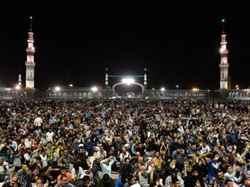 منتظران امام عصر در شب آغاز امامت مهدی موعود در جمکران اجتماع کردند