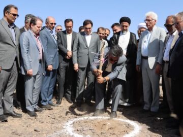 آغاز عملیات اجرایی احداث نیروگاه خورشیدی در شهرک صنعتی شهریار