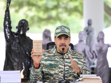 مادورو خطاب به ترامپ: تلاش برای تغییر نظام در ونزوئلا اشتباه است