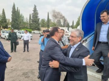 وزیر علوم برای حضور در کنسرت ارمنستان در تخت‌جمشید به شیراز آمد
