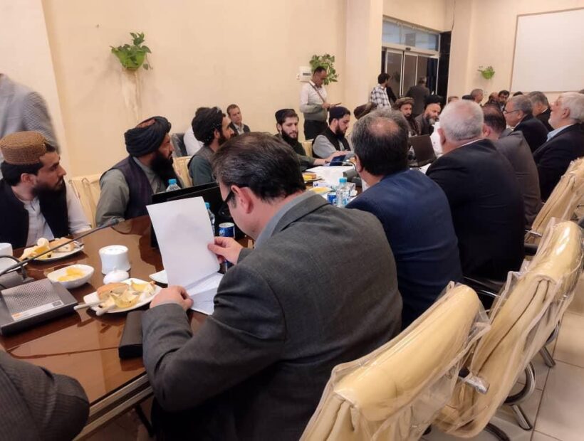 نشست مشترک افغانستان و ایران در مرز دوغارون/ تأکید بر توسعه تجارت و رفع موانع ترانزیتی