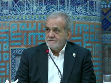 رئیس‌جمهور: اقتصاد و توسعه کشور نباید متکی به نفت باشد