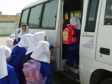 رانندگان سرویس مدارس معلمان کلاس سیار ترافیک‌ هستند