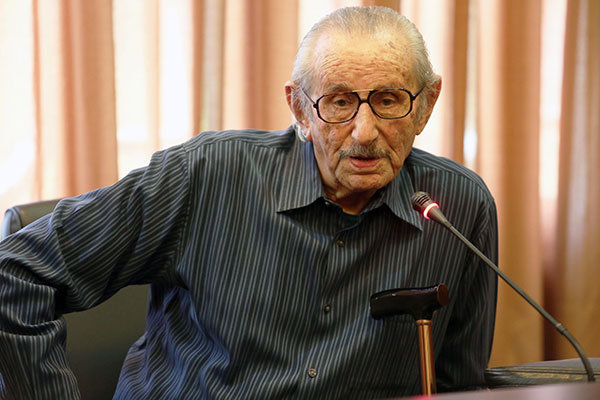 سیروس پرهام، چهره ادبی و فرش‌شناس از دنیا رفت