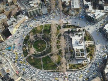 قفل ترافیکی همدان؛ طراحی شعاعی و حمل‌ونقل عمومی ناکافی در یک قاب