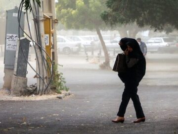 باد شدید اصفهان را درمی نوردد