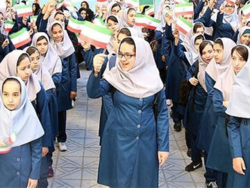 لباس فرم مدارس و دردسرهای والدین؛ ضرورتی که به اول مهر نرسید