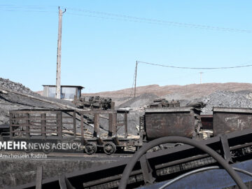 سوگ ناتمام ۵۳ خانواده داغدار معدن طبس؛ روایتی از بغض مانده بر گلو