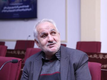 نابینایان با کمترین امکانات پرچم ایران را به اهتزاز درآورده‌اند