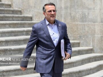 نظام پرداخت دستمزد کارکنان دولت بدون کاهش حقوق اصلاح می‌شود