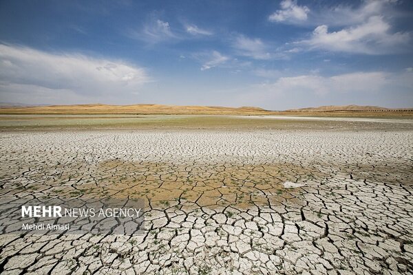 خرمآبادِ تشنه؛ آبیاریِ فضای سبز با آب شرب!