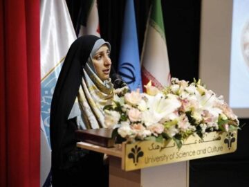 بهروز آذر: دانشگاه باید فراتر از توصیف مشکلات به چرایی آنها بپردازد