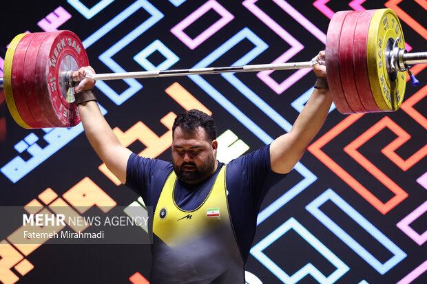 علی داوودی:ذهن و جسمم آماده قهرمانی جهان است؛قراردادم به میلیارد نرسید