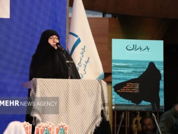زن مسلمان پرچمدار استقامت و تربیت نسل انقلابی است