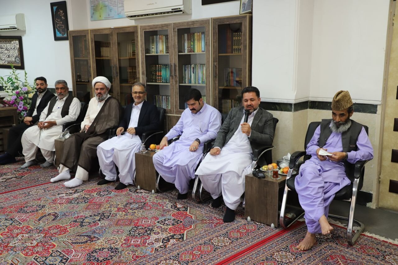 دیدار صمیمانه سران طوایف سیستان و بلوچستان با  نماینده ولی فقیه استان