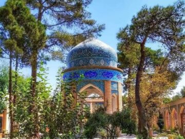 تکیه واله؛ پیوند شعر، خوشنویسی و معماری در تخت فولاد