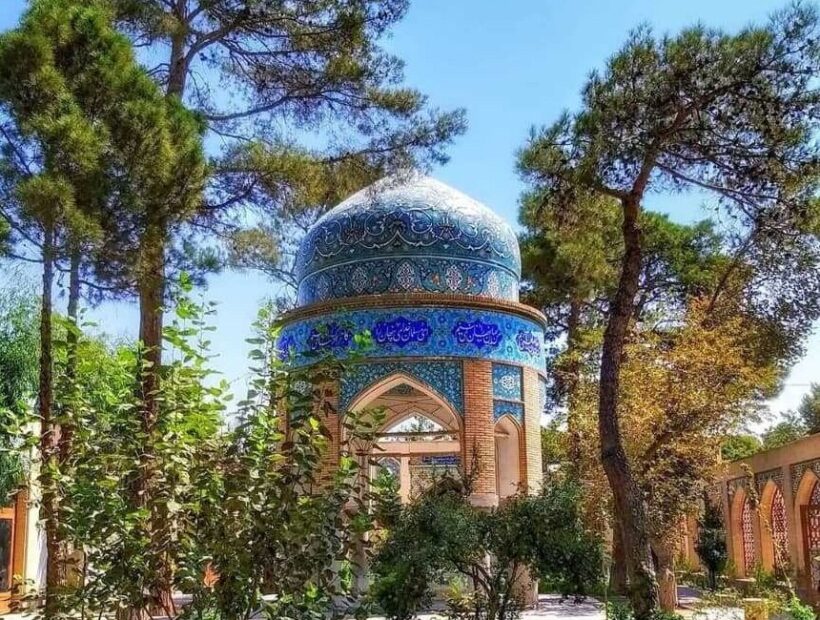 تکیه واله؛ پیوند شعر، خوشنویسی و معماری در تخت فولاد