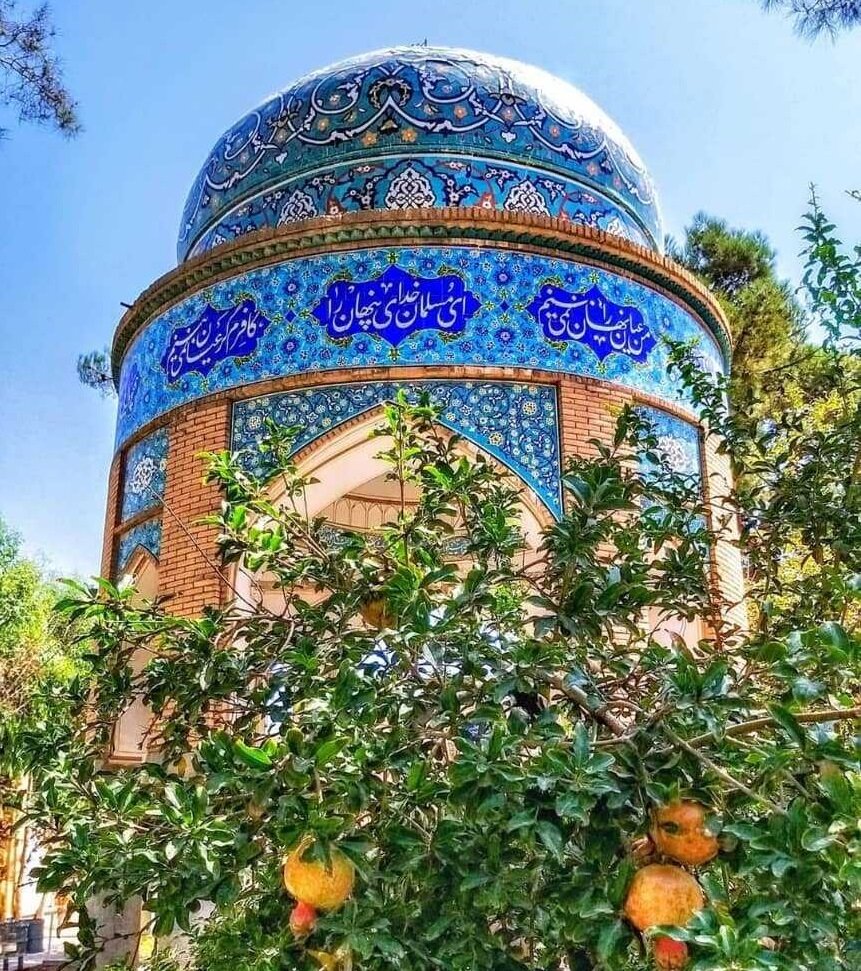 تکیه واله؛ پیوند شعر، خوشنویسی و معماری در تخت فولاد