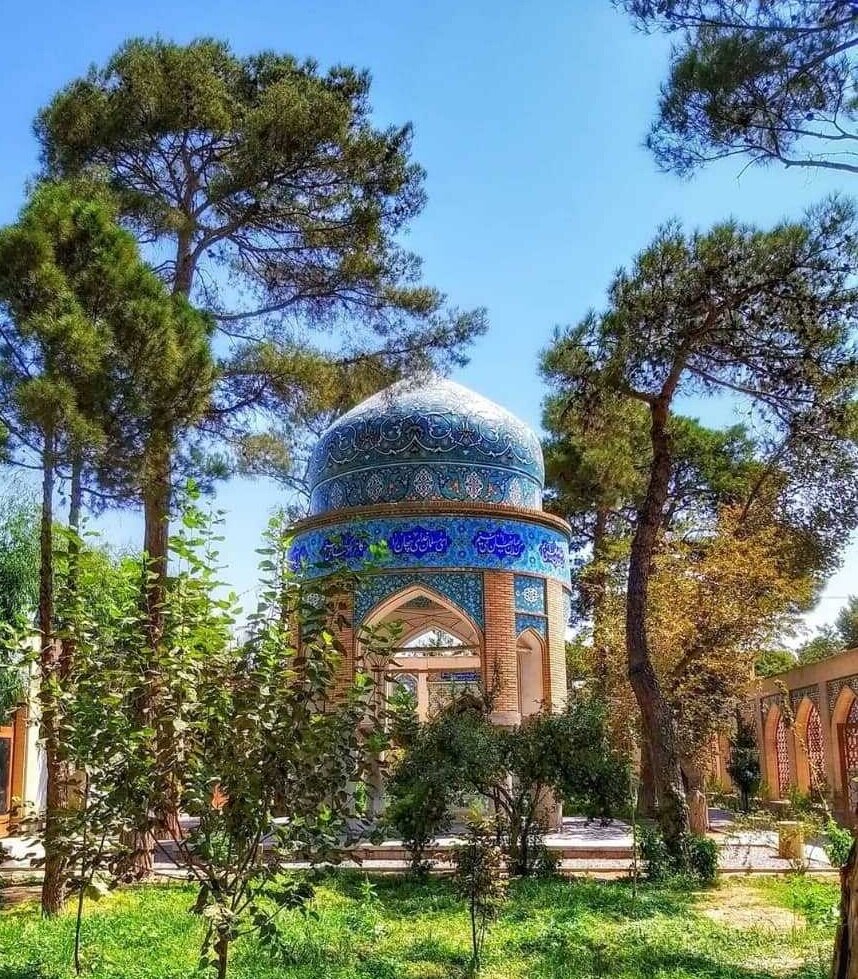 تکیه واله؛ پیوند شعر، خوشنویسی و معماری در تخت فولاد