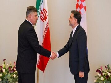 سفیر ایران استوارنامه خود را به رئیس جمهور کرواسی تقدیم کرد