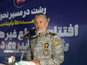 دریادار سیاری: تداوم مسیر شهدا رمز موفقیت ما است