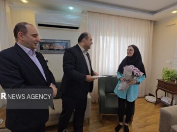 تجلیل فرماندار لنگرود از دانش‌آموز رتبه ۱۲ کنکور سراسری رشته ریاضی
