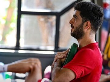هافبک پرسپولیس دیدار با فولاد را از دست داد