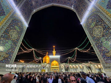 مدیحه خوانی مهدی سلحشور در شب میلاد رسول الله(ص) در حرم رضوی