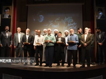 برگزاری آیین «مقام مجنون» در سمنان؛ پیرغلامان حسینی تکریم شدند