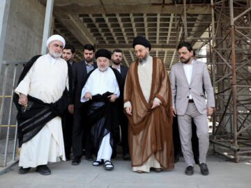 بازدید حکیم از پرژوه های علمی و درمانی دفتر آیت‌الله سیستانی در قم