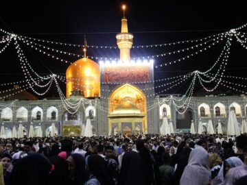 شکوه میلاد نبوی زیر گنبد طلای امام رضا(ع)