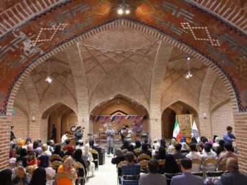 محفل شعر «بیرلیک گونشی» پس از سال‌ها خاموشی در اردبیل برگزار شد