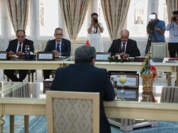 دیدار وزیر امور خارجه با وزیر امور خارجه تونس