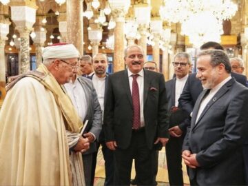 بازدید وزیر امور خارجه از مسجد جامع الزیتونه و دیدار با مفتی کل تونس