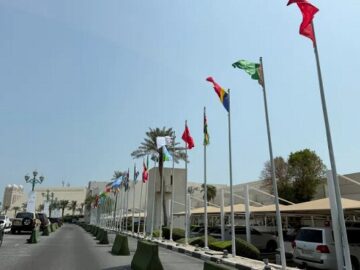 آغاز اجلاس سران کشورهای عربی و اسلامی با سخنرانی امیر قطر